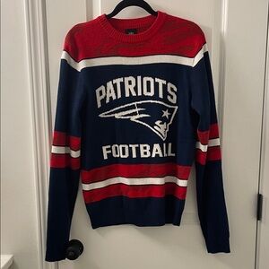 SALE! NFL Patriots Football Fan Gear Red and Blue Crewneck Sweater Size Small
